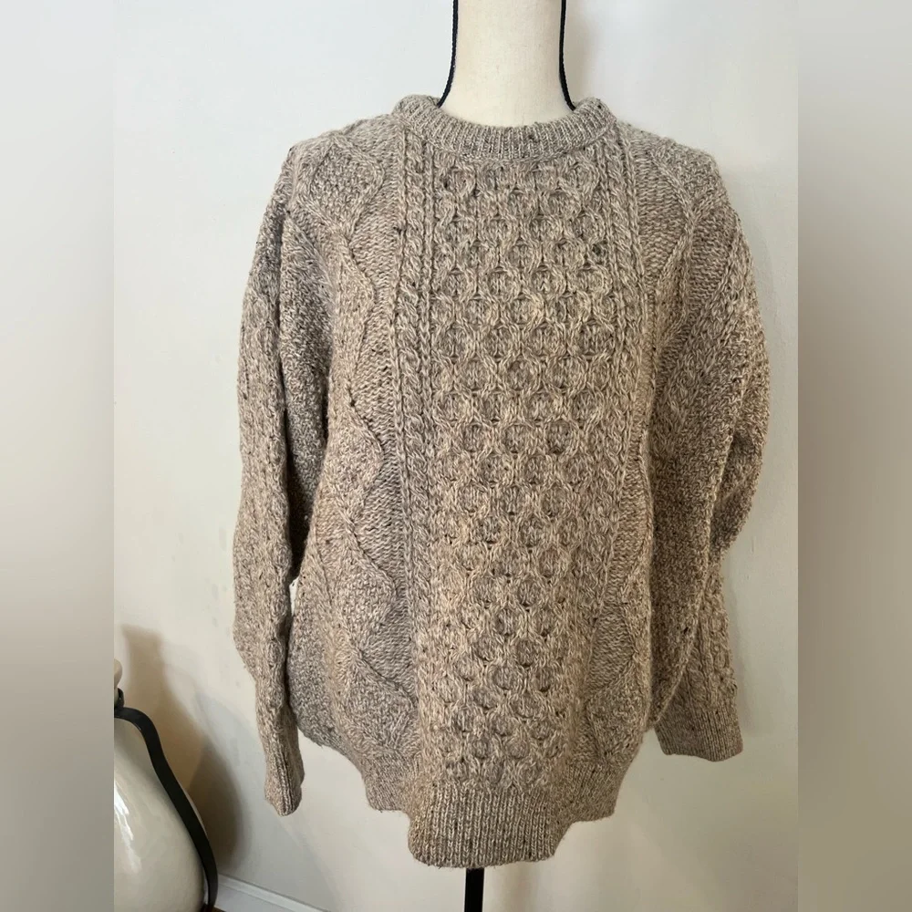 Men's Classic Cream Cable Knit Sweater - Picture 5 of 10